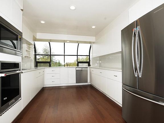 5th image of 25600 Fernhill Dr
