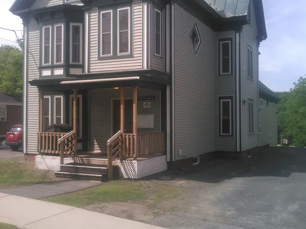 123 Pleasant St #2, Farmington, ME 04938