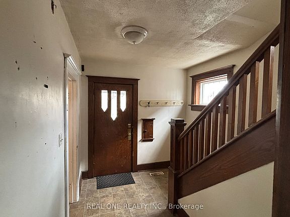3rd image of 93 Peppler St