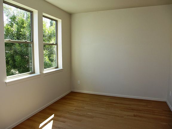 4th image of 7339 SE Milwaukie Ave APT 204