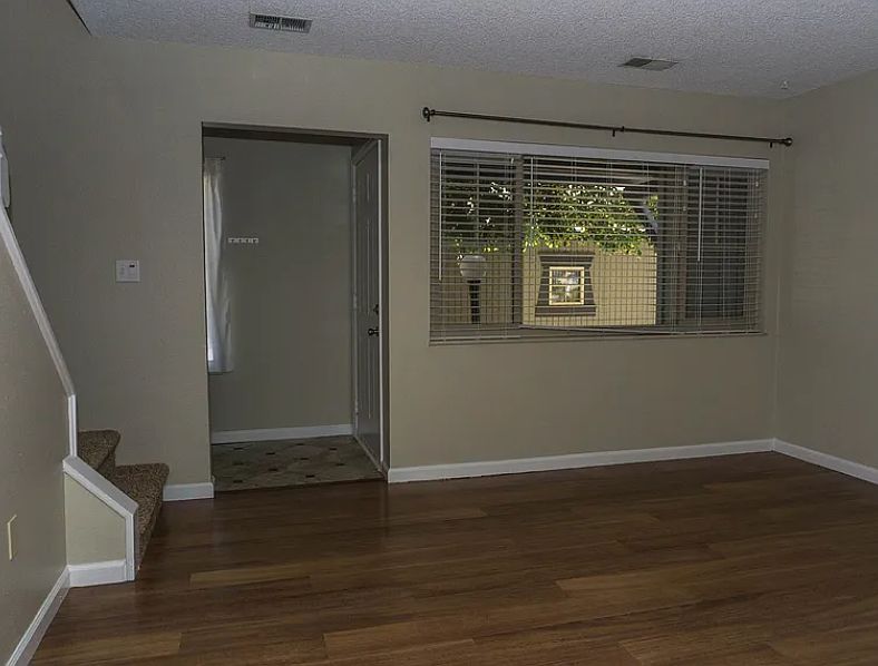 Front door/mudroom/living room