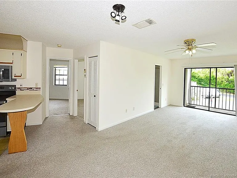 1999 NE Collins Cir #380 — Photo 4