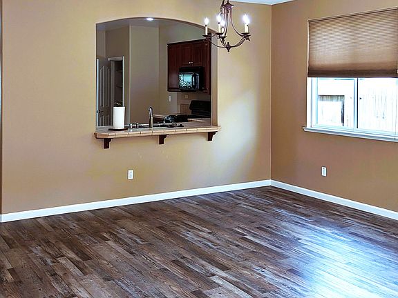 View to the dinning area and kitchen form sliding door