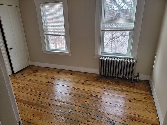 4th image of 173 Queen City Ave