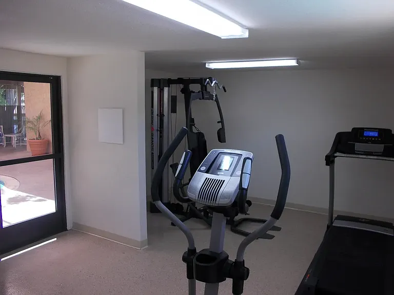 1328 Vista Serena Ave — Photo 16