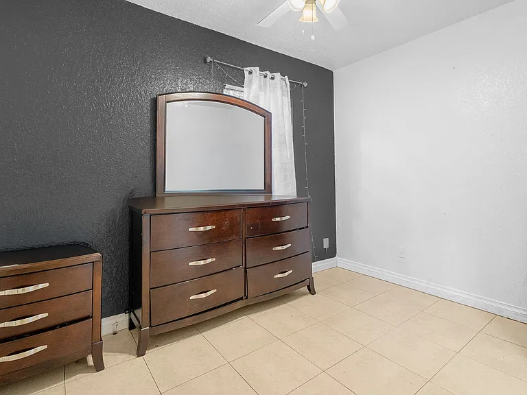 1404 NW 4th Ave — Photo 15