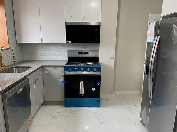 298 Bay 14 St