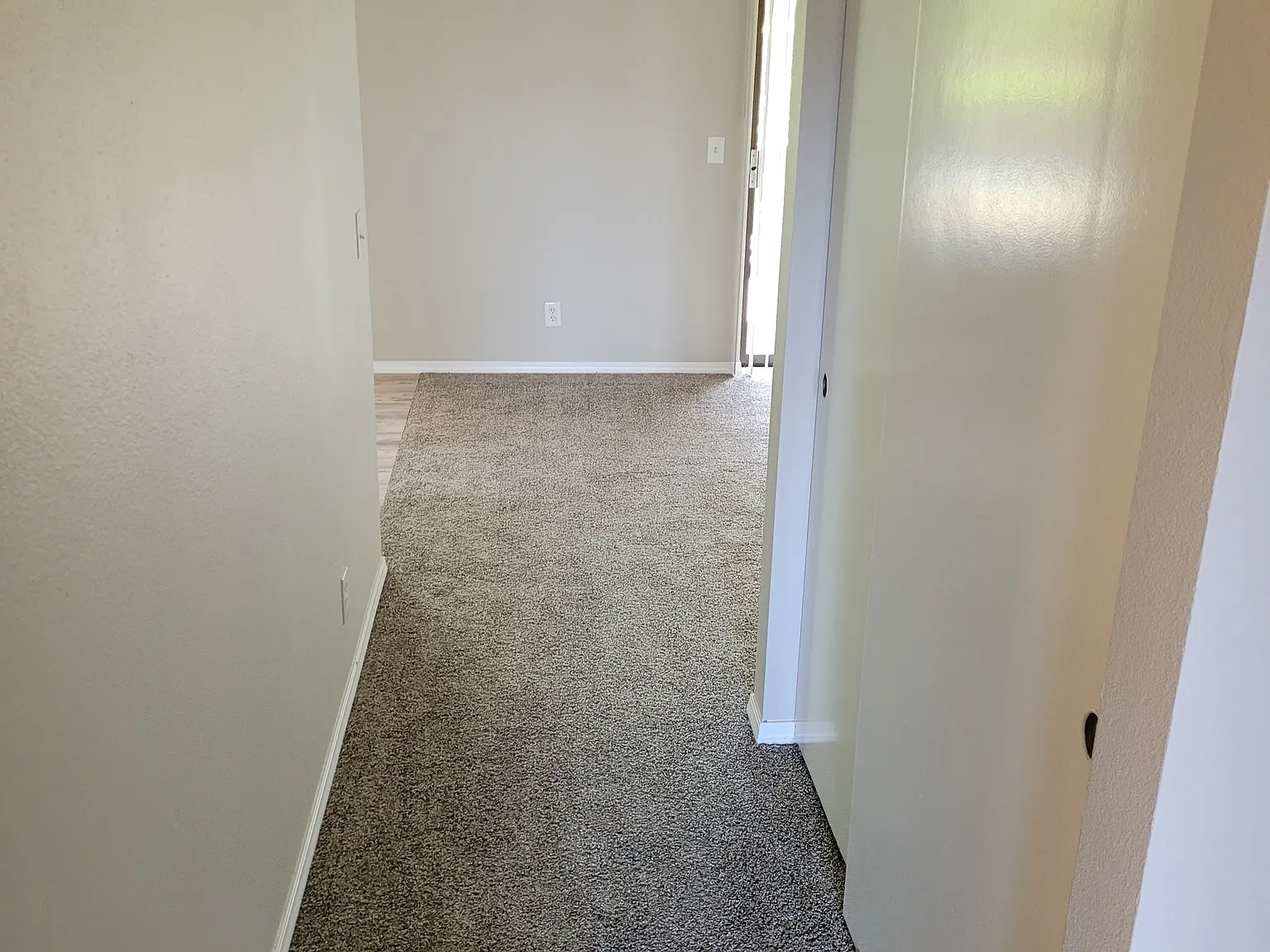2 bed, 760 sqft, $1,300 — Photo 2