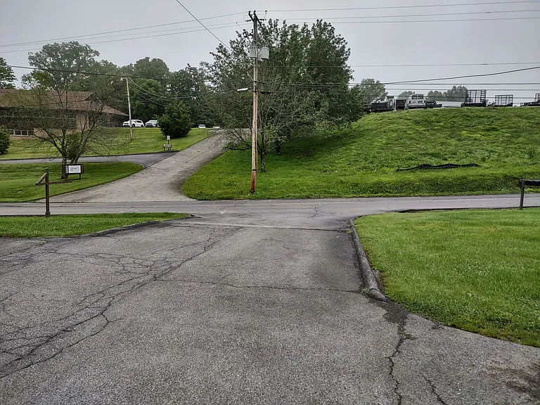 1433 Shipley Ferry Rd E — Photo 17