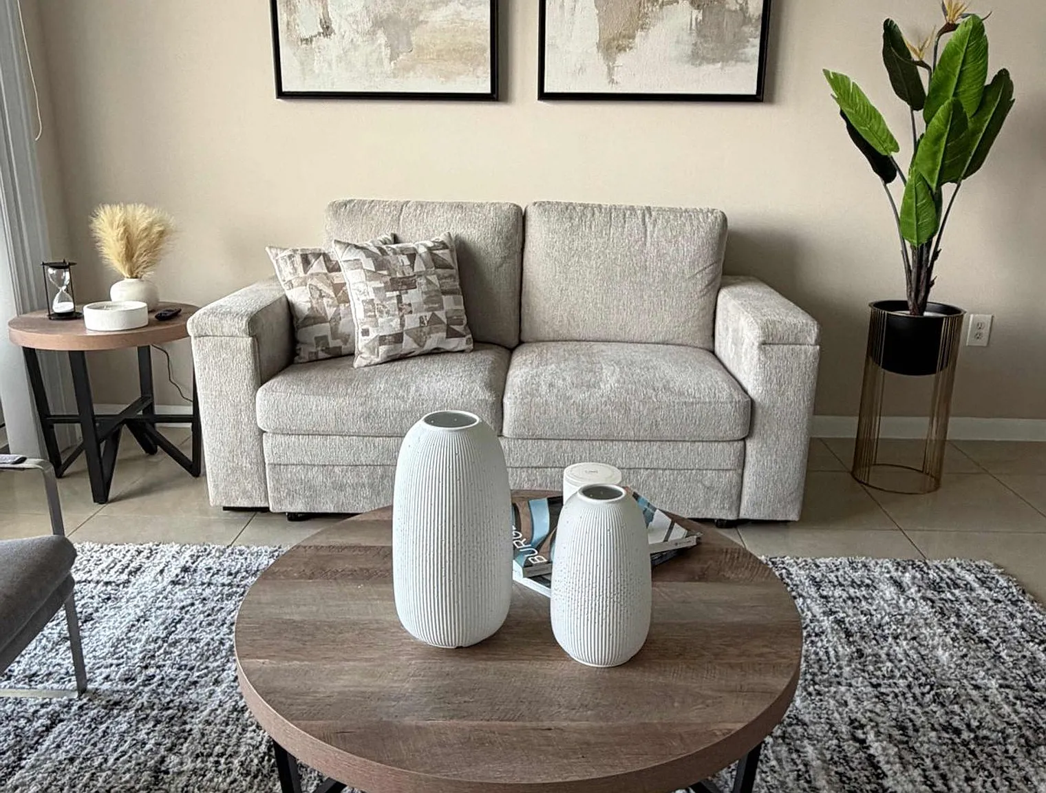 2 bed, 2.0 bath, 1076 sqft, $4,512 — Photo 3
