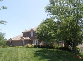 2801 S Stoneridge Dr, Blue Springs, MO 64015