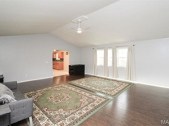 3rd image of 21141 Larson Rd