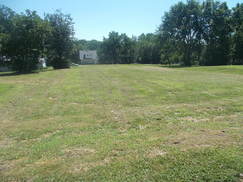 2nd image of 404 N East St