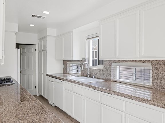 5th image of 3008 W Balboa Blvd