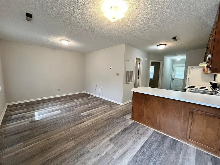 412 Killian Ave #5 — Photo 2