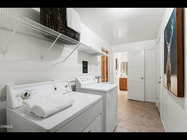 1563 Valencia Ave — Photo 19