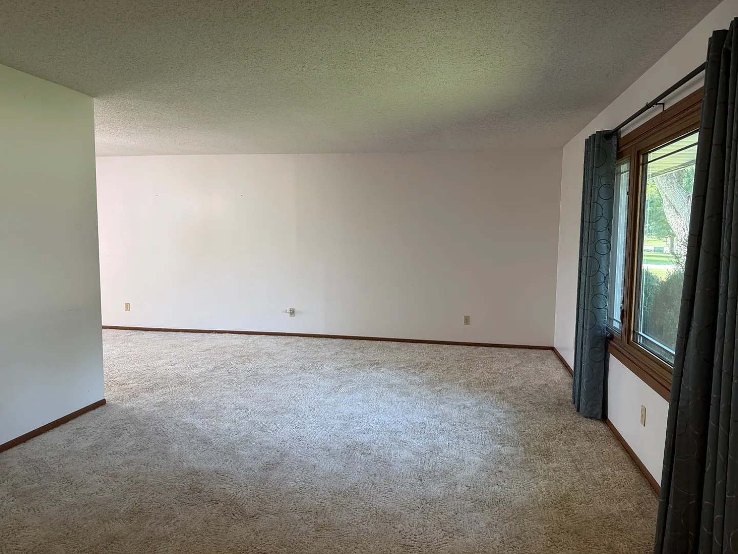 54 Longview Dr — Photo 3