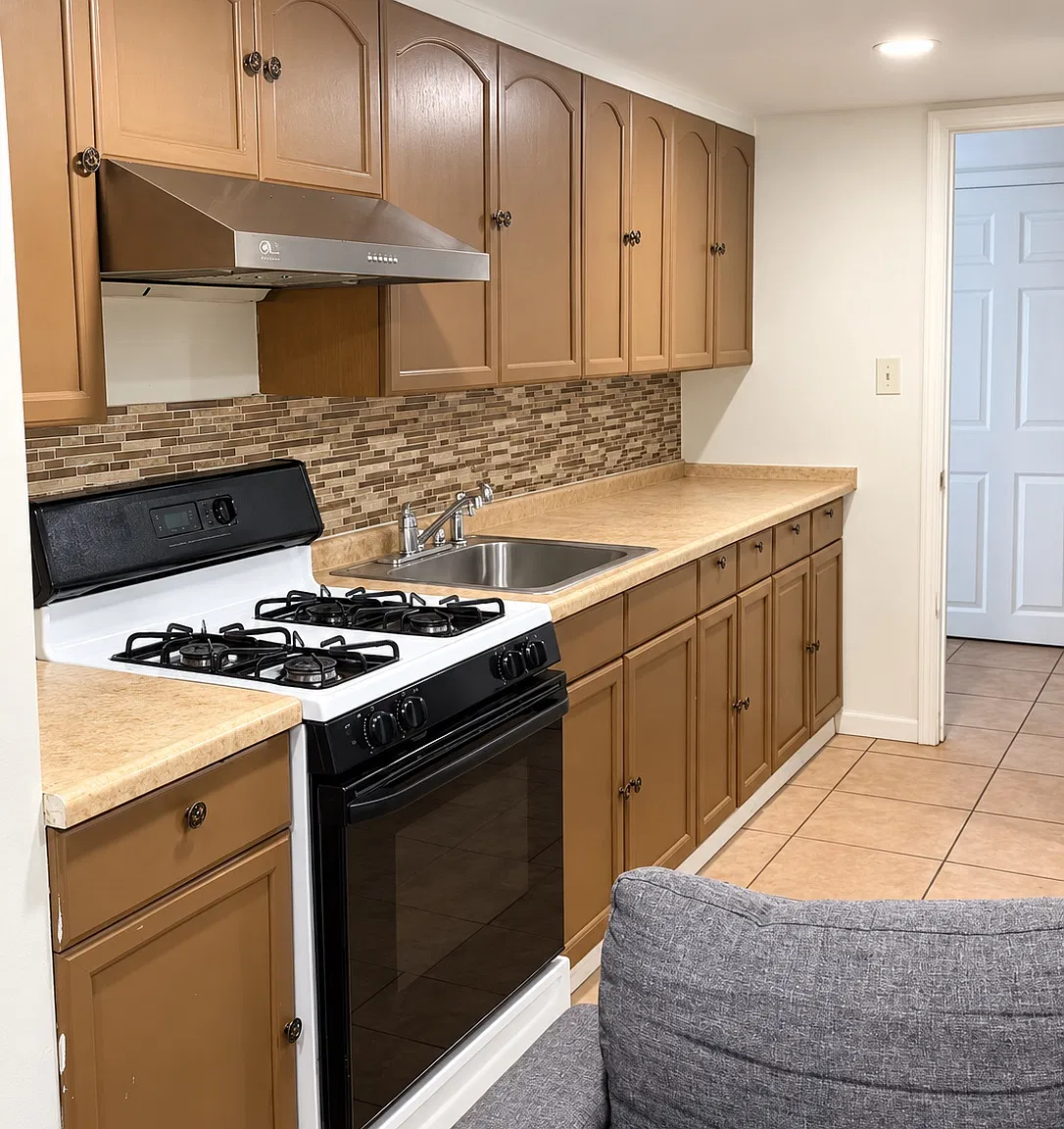 2 bed, 700 sqft, $2,400 — Photo 2