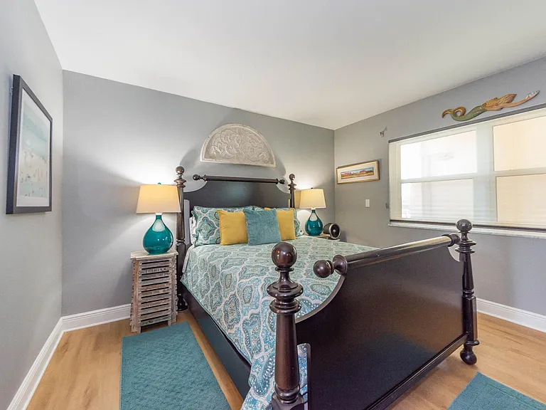 1715 Ocean Dr #3B — Photo 2