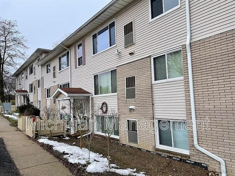 1st image of 885 E Summit St #44