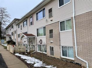 885 E Summit St #44, Milford, MI 48381