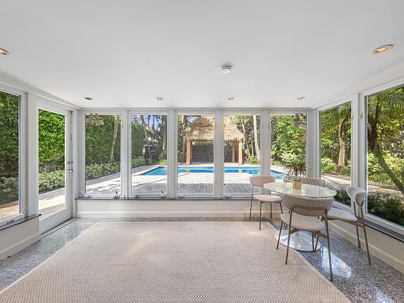 5th image of 1205 SE 11th Court