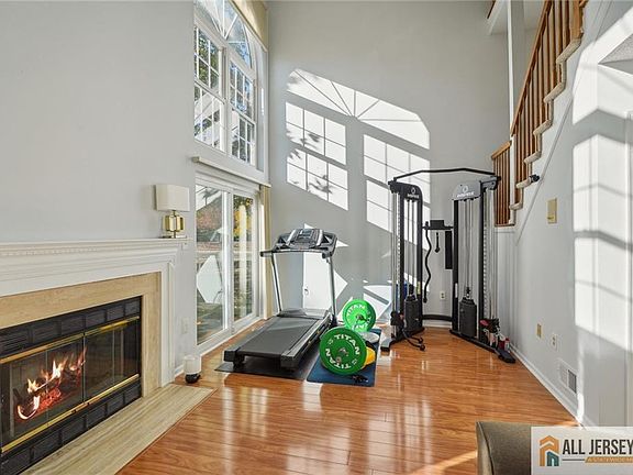 3rd image of 77 E Shrewsbury Pl