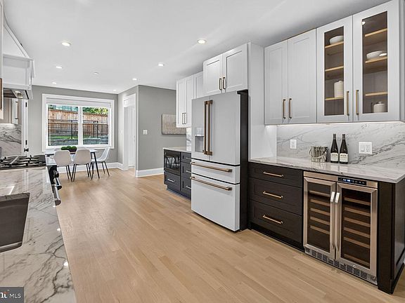 3rd image of 4244 Alton Pl NW
