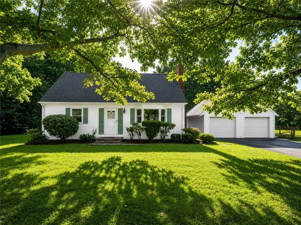 5 Barton Ln, Middletown, RI 02842