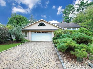 112 Dogwood Rd, Roslyn, NY 11576