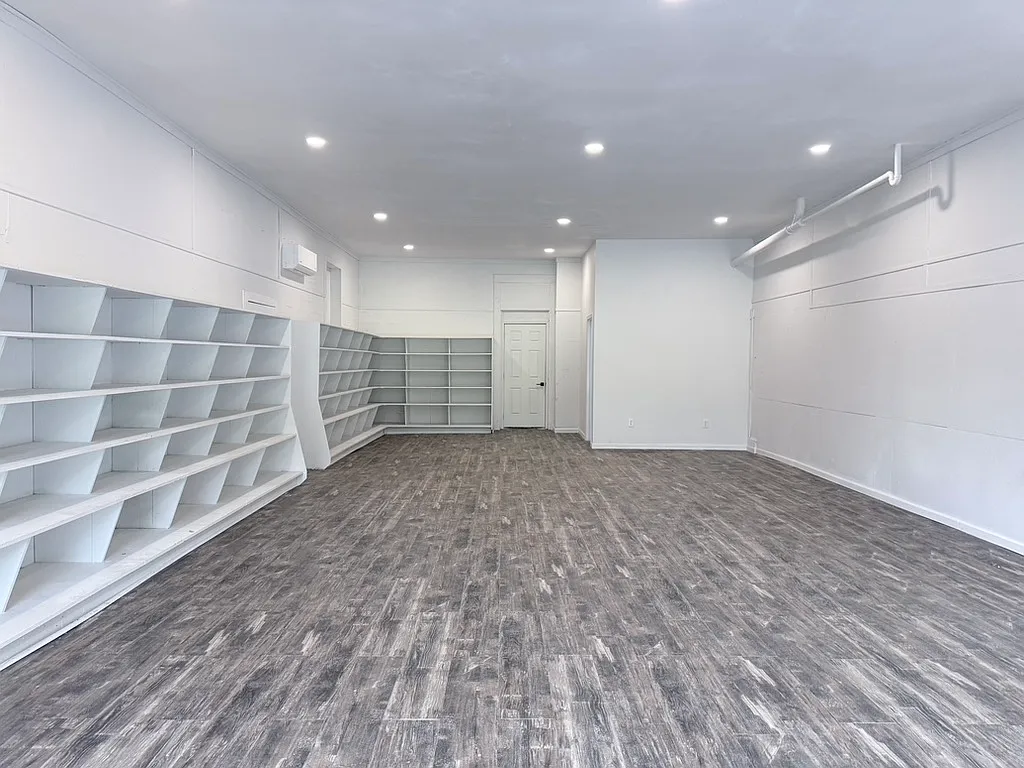 127 Susanna Street - Comm — Photo 3