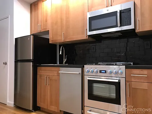 Rented by City Connections Realty | media 9