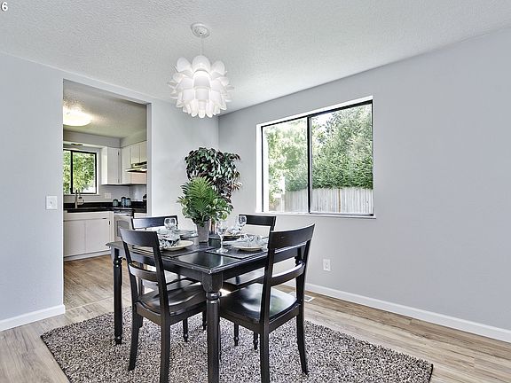 4th image of 992 NE Josephine St