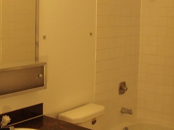 5th image of 295 SW Newport Way APT A