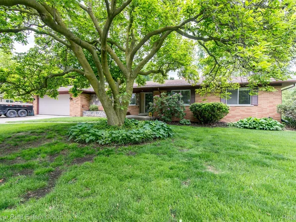 13971 Hillcrest St, Livonia, MI 48154