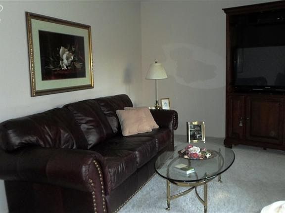 4th image of 1111 Zuni Dr