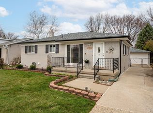 23807 Lakewood St, Saint Clair Shores, MI 48082