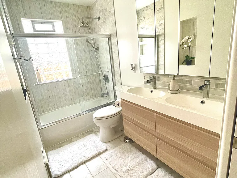 205 N Altadena Ave — Photo 5