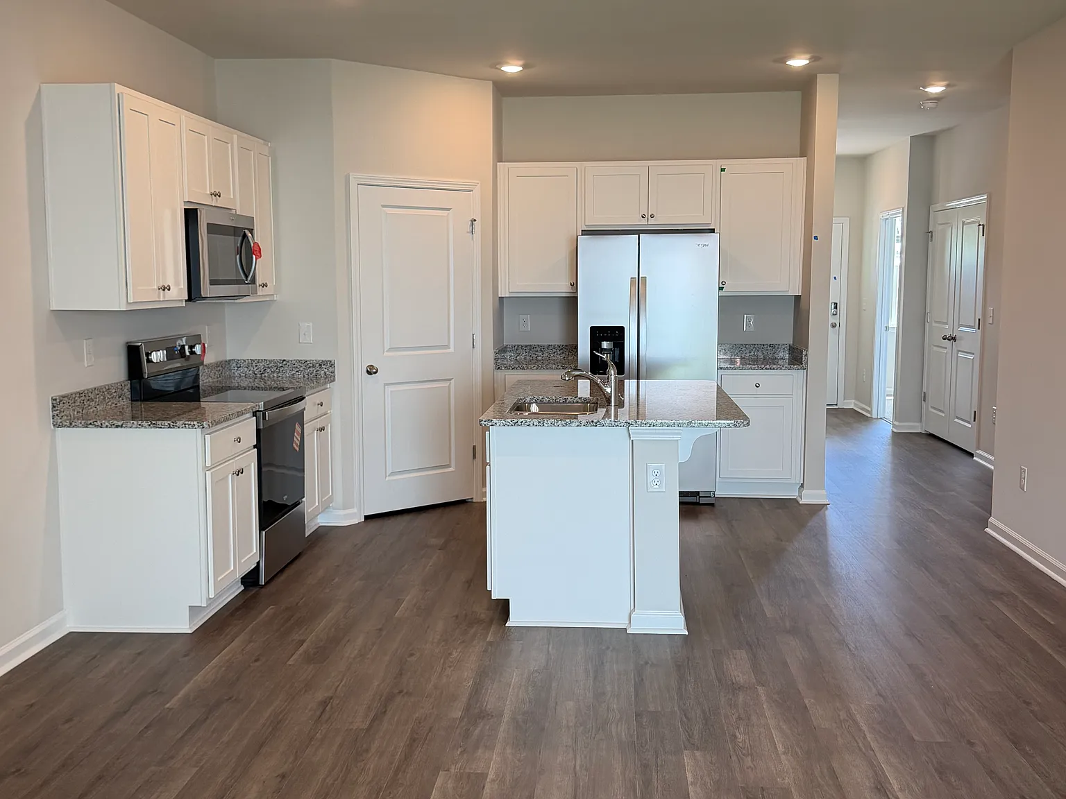 3 bed, 1167 sqft, $2,100 — Photo 3