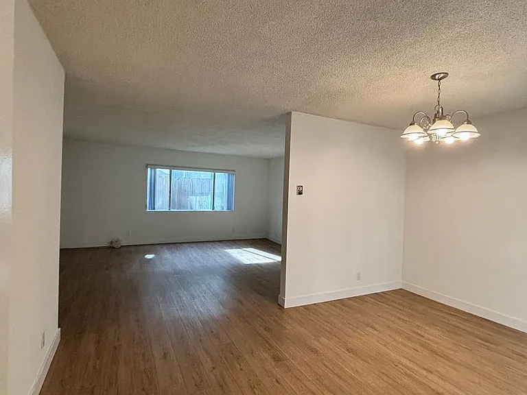 2439 Chelsea Pl — Photo 8