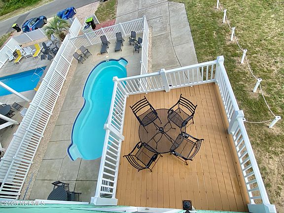 3rd image of 724 W Beach Drive