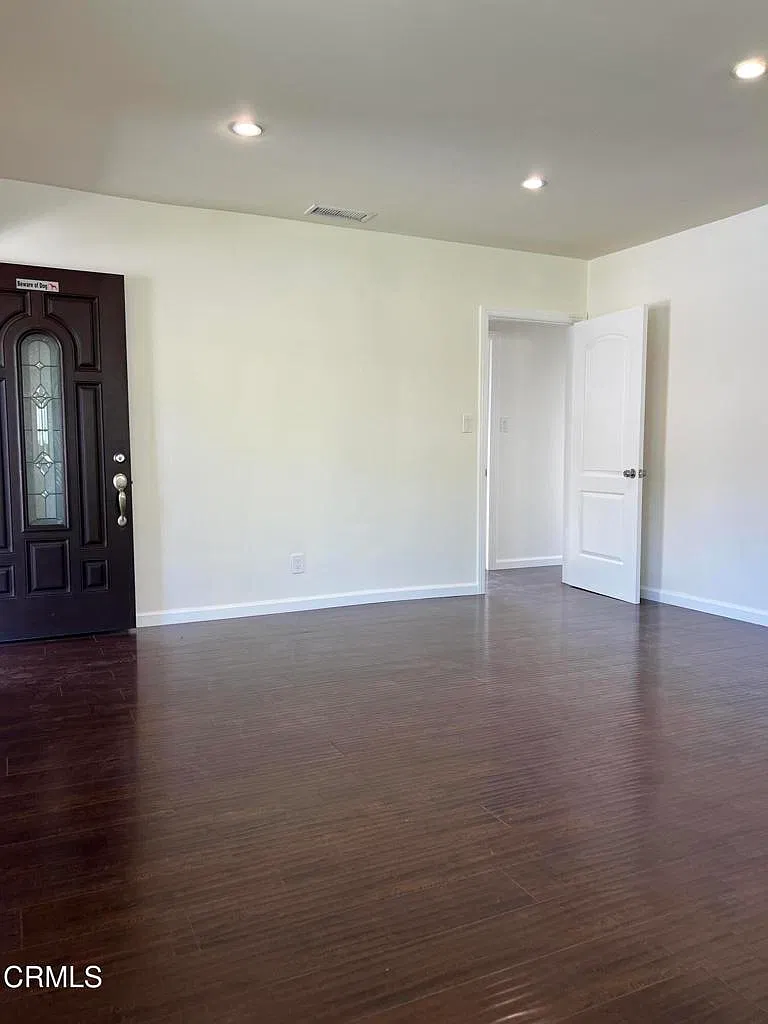 2 bed, 1.5 bath, 900 sqft, $3,300 — Photo 4