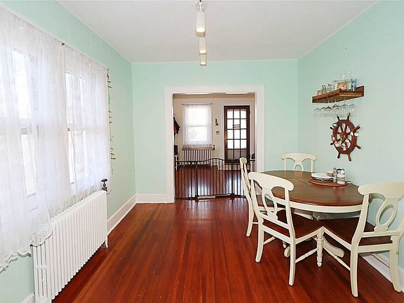 5th image of 2722 Clarendon Ave