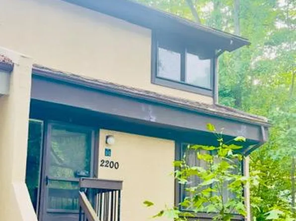 2200 White Cornus Ln, Reston, VA 20191