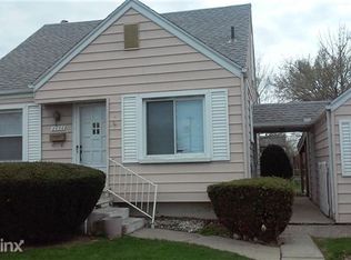 8036 Standard Ave, Center Line, MI 48015