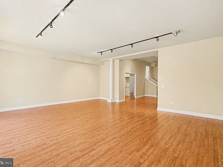 338 N Charles St — Photo 9