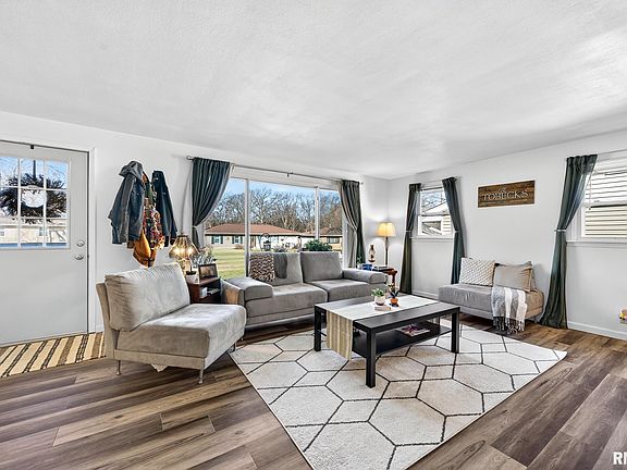 3rd image of 310 Sherwood Park Rd