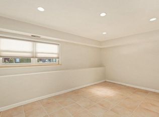 6 Broadlawn Dr, Newton, MA 02467