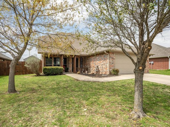 1003 Lake Ridge Dr, Sanger, TX 76266