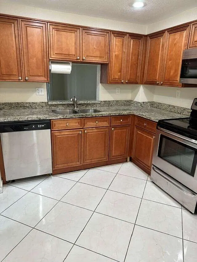 2 bed, 2.0 bath, 1027 sqft, $1,850 — Photo 3